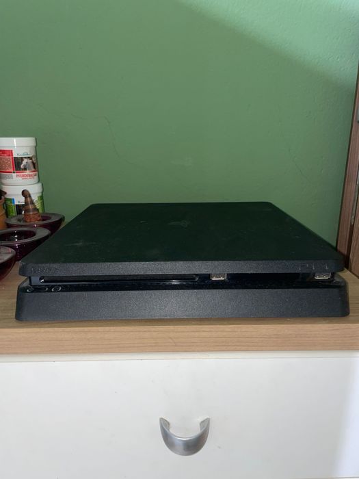 Playstation 4 slim 500gb + 8 игри + controller