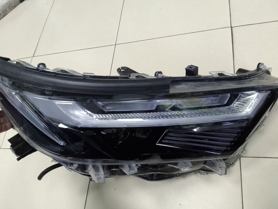 Фарове Toyota rav4 2023