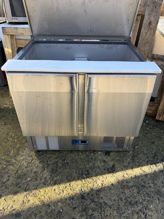 Хладилна маса  салатиера