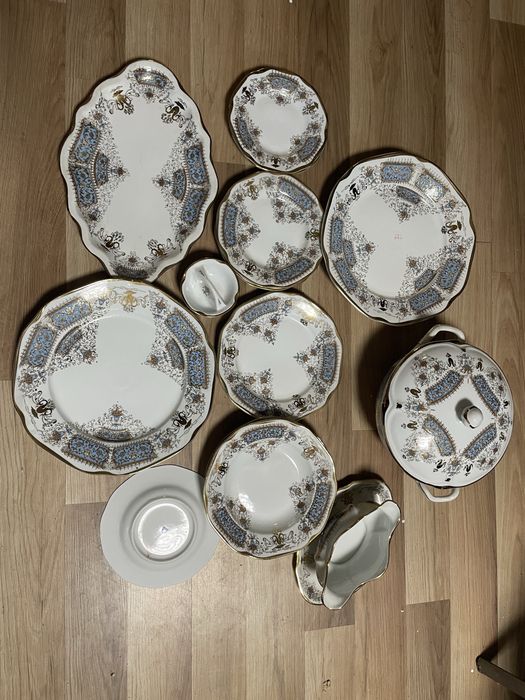 Vand 2 seturi servicii de masa Curtea de Arges si KAHLA