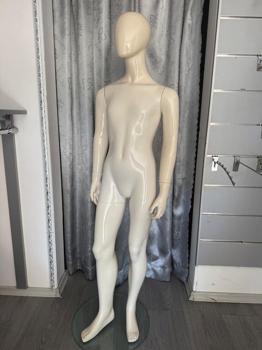 Оборудване за магазин за дрехи