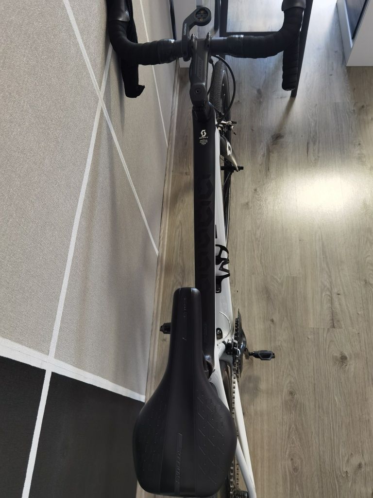 Vând Scott Addict 30 carbon M bicicleta personală