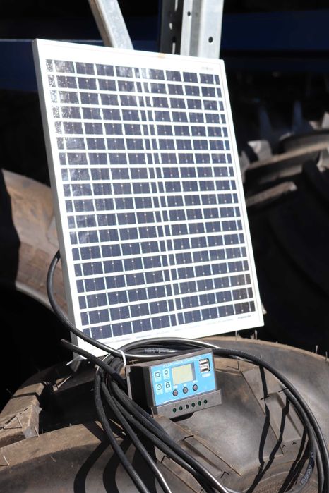 Panou solar 20W 460x350x40mm monocristalin cu regulator de incarcare