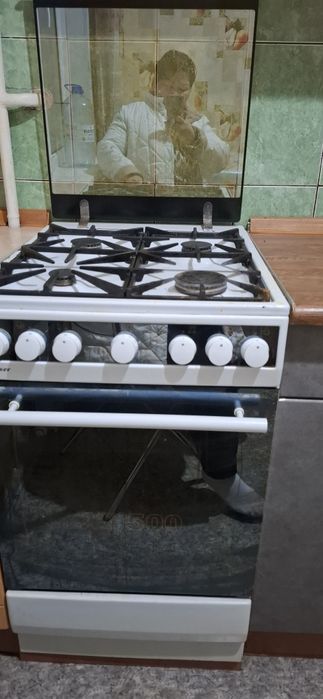Продам газ плиту