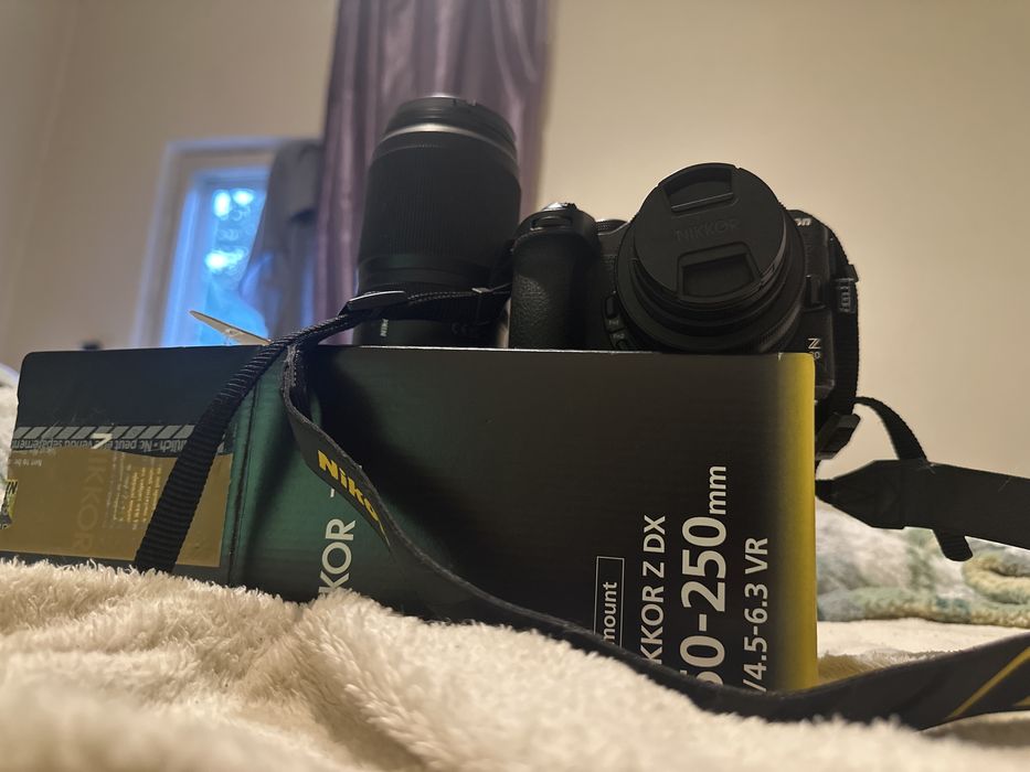Vand aparat   Foto urgent  cu 2 obiective