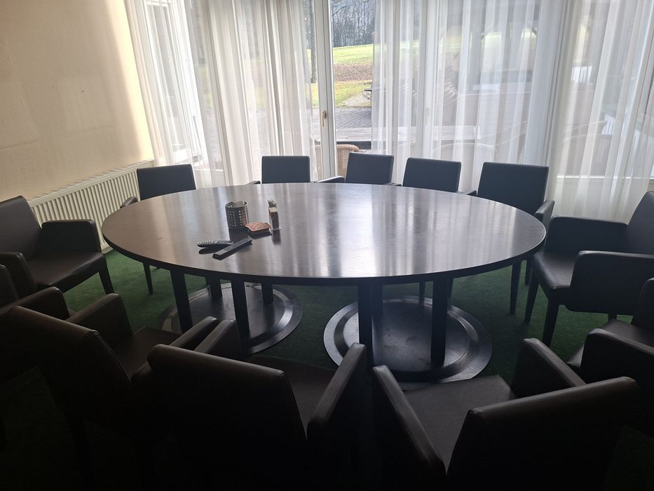 Vănd masă conferință lemn masiv cu 11 scaune