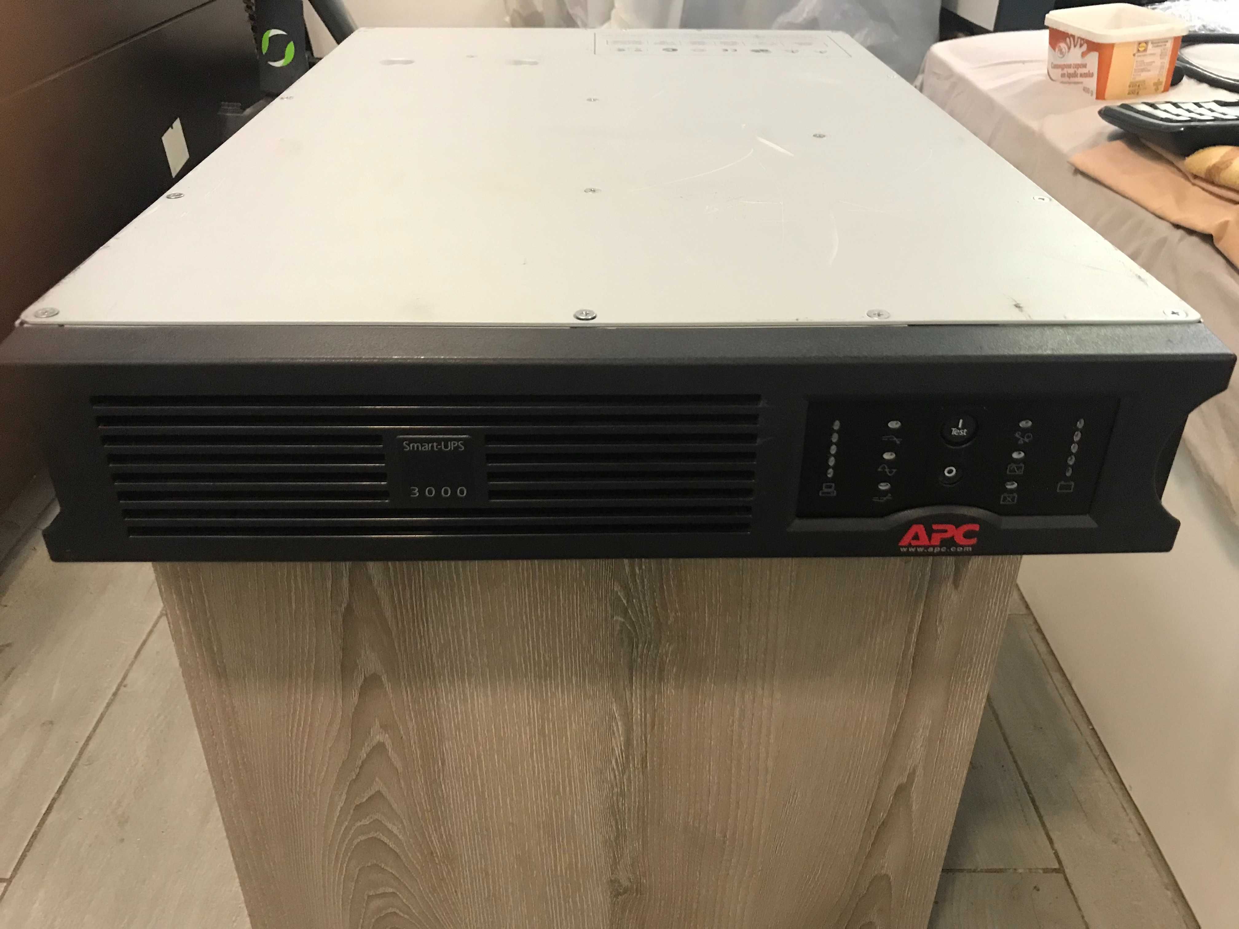 APC Smart-UPS 3000VA USB & Serial RM 2U 230V,SUA3000RMI2U
