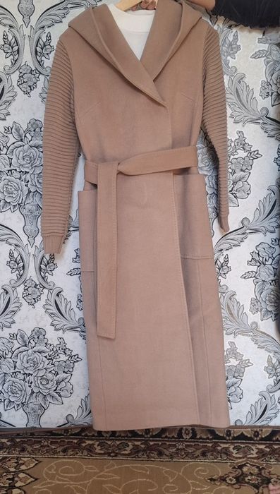 Palto sotiladi yangi umuman kiyilmagan.