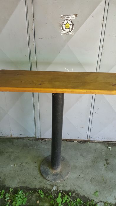 Mese din lemn pe picior de tabla groasa , solide , speciale