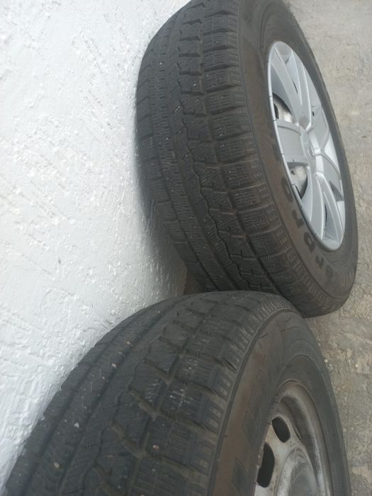 Обмен шины, почти новые 205х70х15 зимние