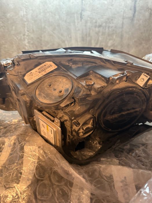 БМВ оригинален счупен незавиващ фар Ф10 Ф11