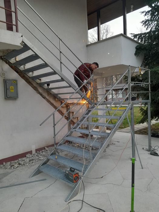 Scara metalica zincata exterioara pt  casa , beci și incendiu ISU
