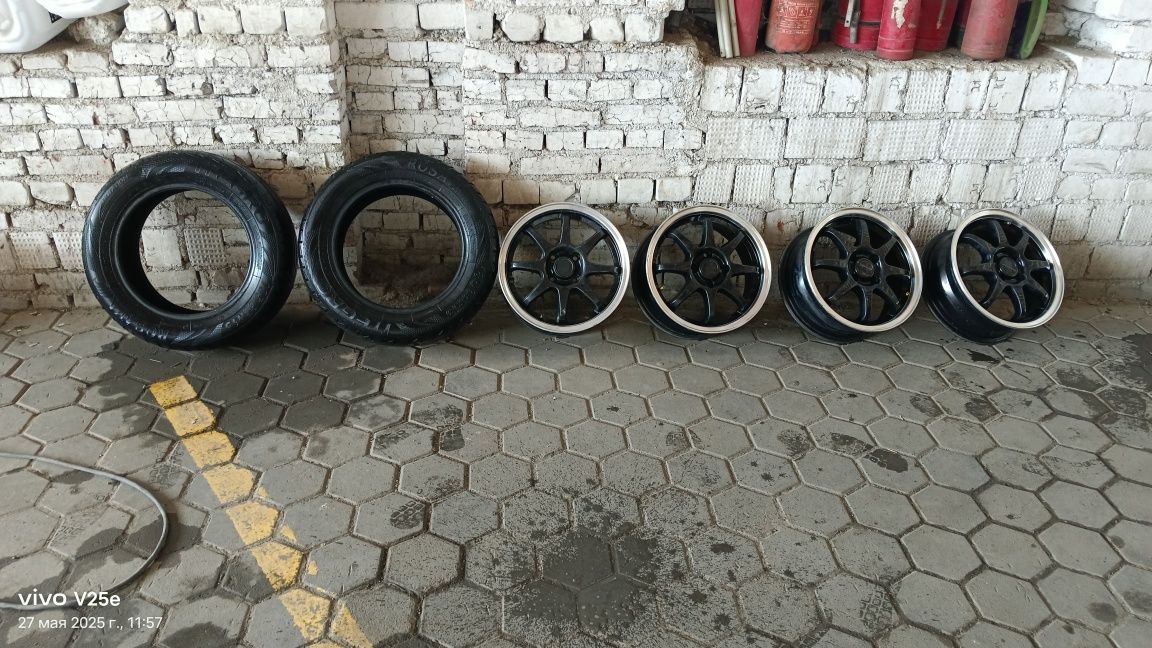 Продам 4шт диски на  15   и 2шт шины 185/65 R15 б/у