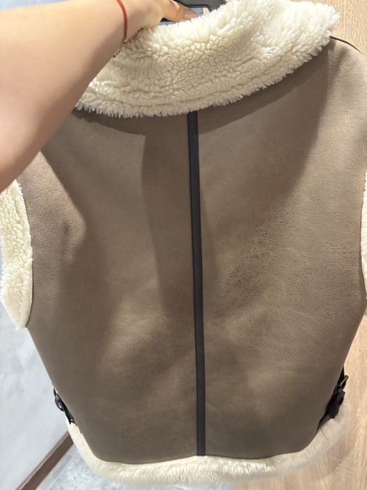 Бежов елек от велур