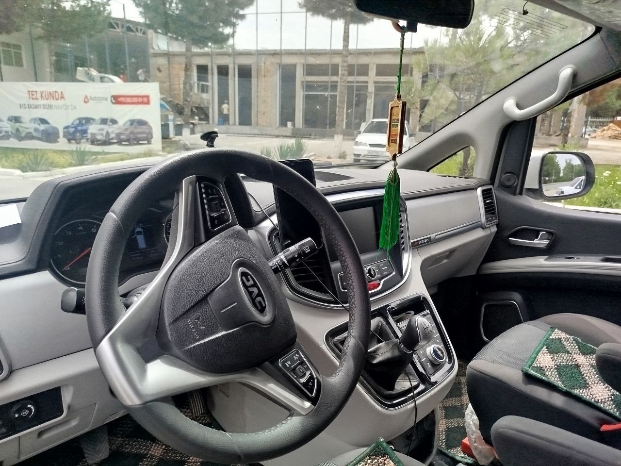 JAC M4 Avtomobil