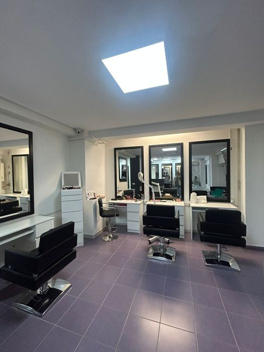 Salon  ofera spre inchiriere posturi de coafor,frizerie,manechiura

5