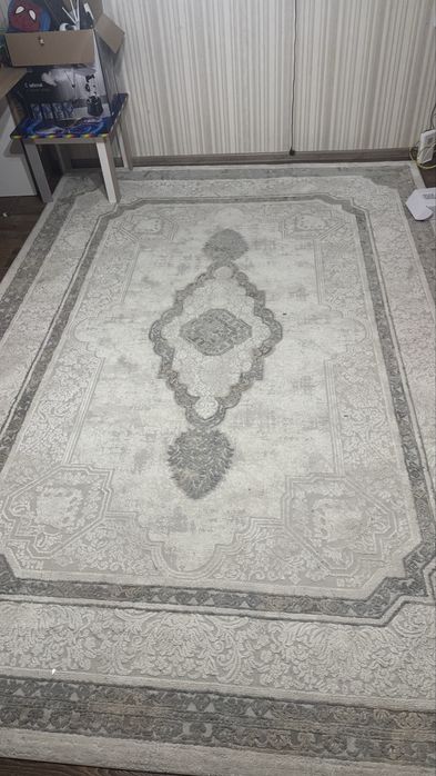 Продам 2 ковра в хорошем состоянии