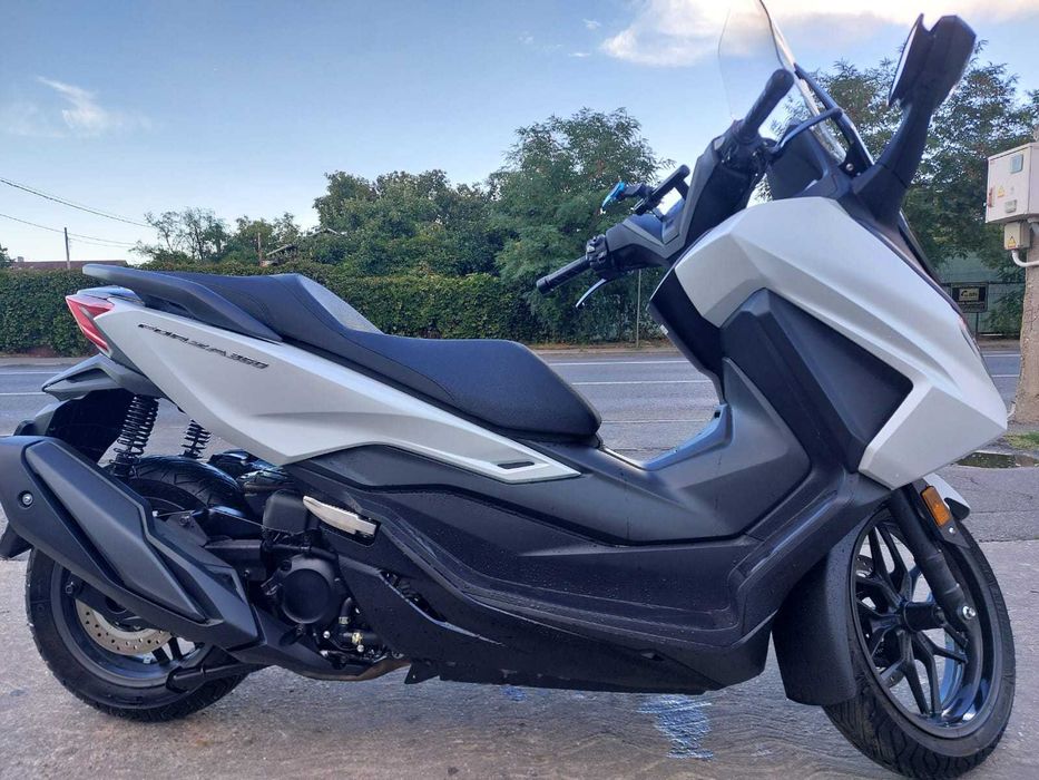 Honda Forza 350 2025 cu 2200 km