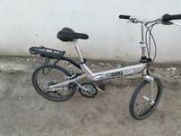Bicicleta Giant cu o singura furca