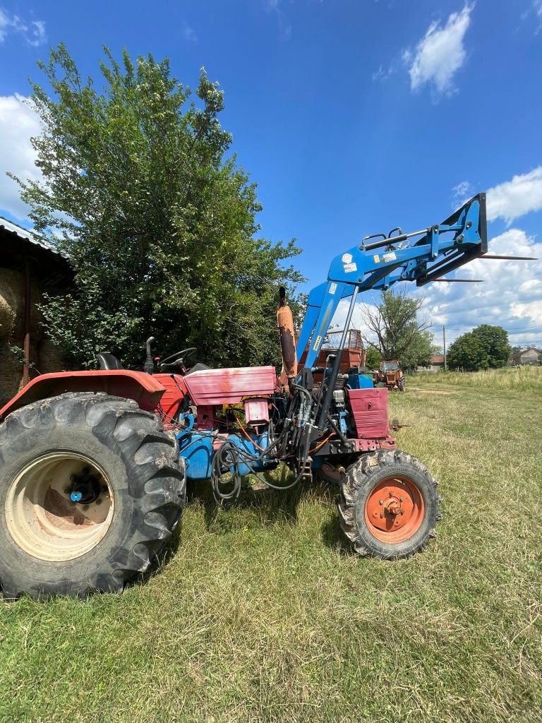 Tractoar U650 cu încărcător frontal
