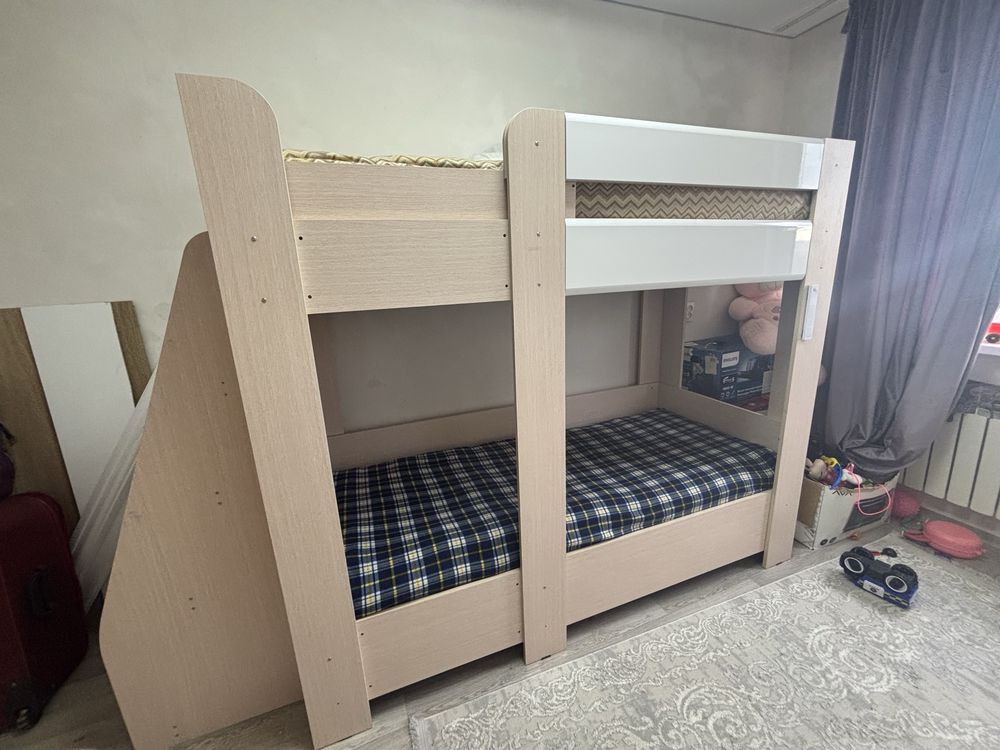 Продам двухярусную кровать