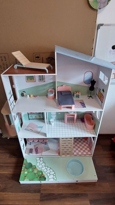 Casă de păpuși mare