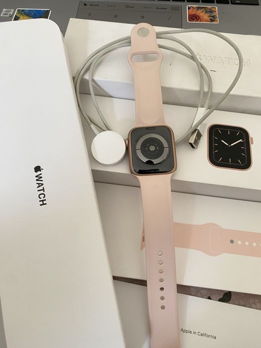 Apple Watch iWatch 5 full komplekt holati yangi ideal Zaryadkasi bilan