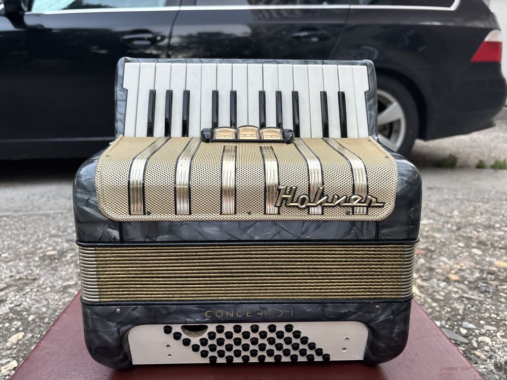 Acordeon Hohner concerto 1 cu 48 de basi pentru piese
