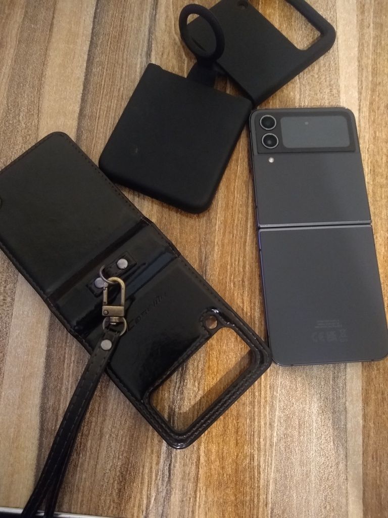 Samsung z flip 4 ,256 mb като нов