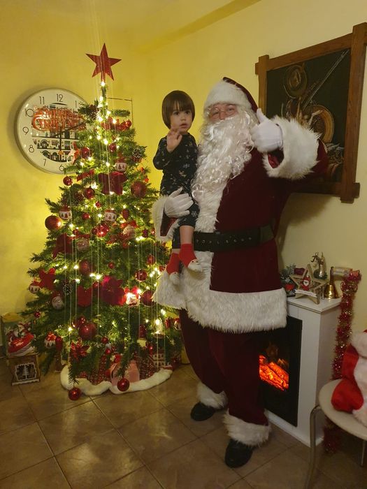 Mos Craciun de închiriat