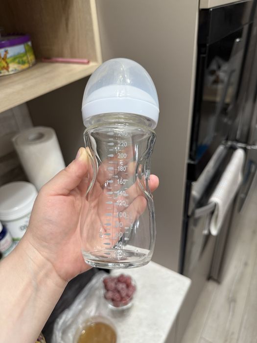 Стеклянная бутылка от фирма Philips Avent