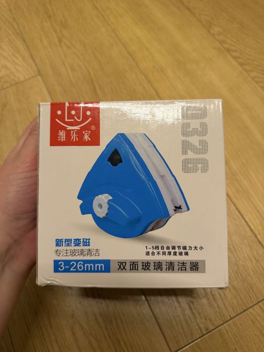 Robot spalat geamuri