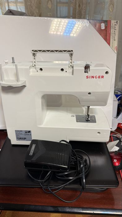 Vand masina de cusut SINGER model 1408-70W