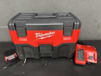Aspirator Milwaukee vc-2 m18 cu acumulator 5ah si incarcator