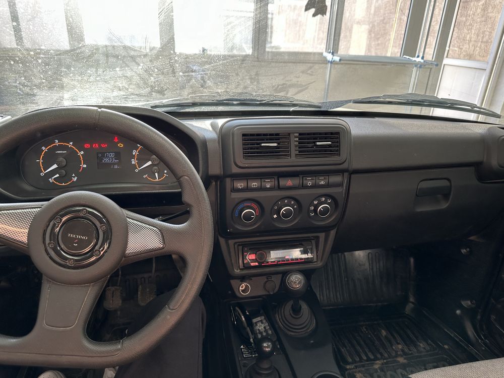 Продается нива 4×4 2020года! Мокрый асфальт