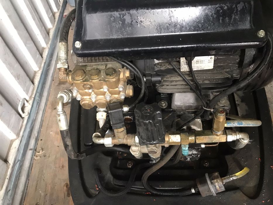 Ponpa spălat cu presiune 380 w cu apa. Calda