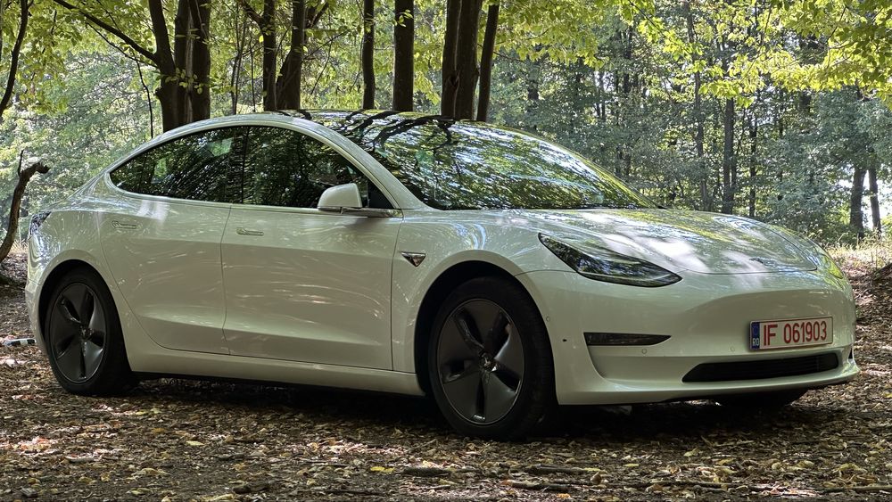 Tesla Standard Range 80.000 km TVA Deductibil