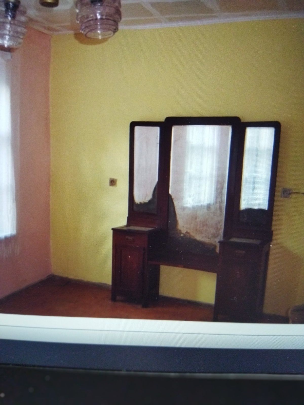 Къща 200 кв + двор 427 кв