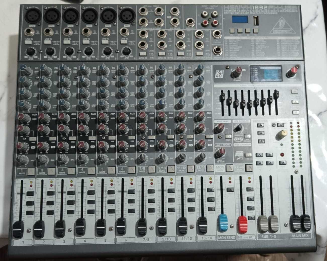 Микшерный пульт   Behringer Xenyx X 1832 USB