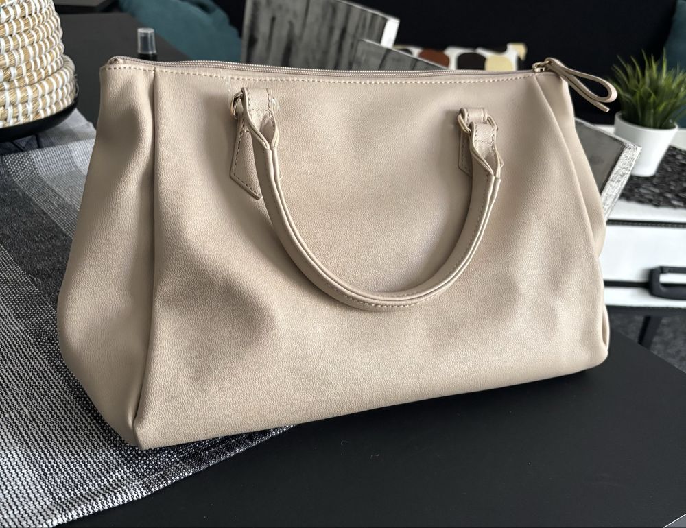Чисто нова чанта Guess