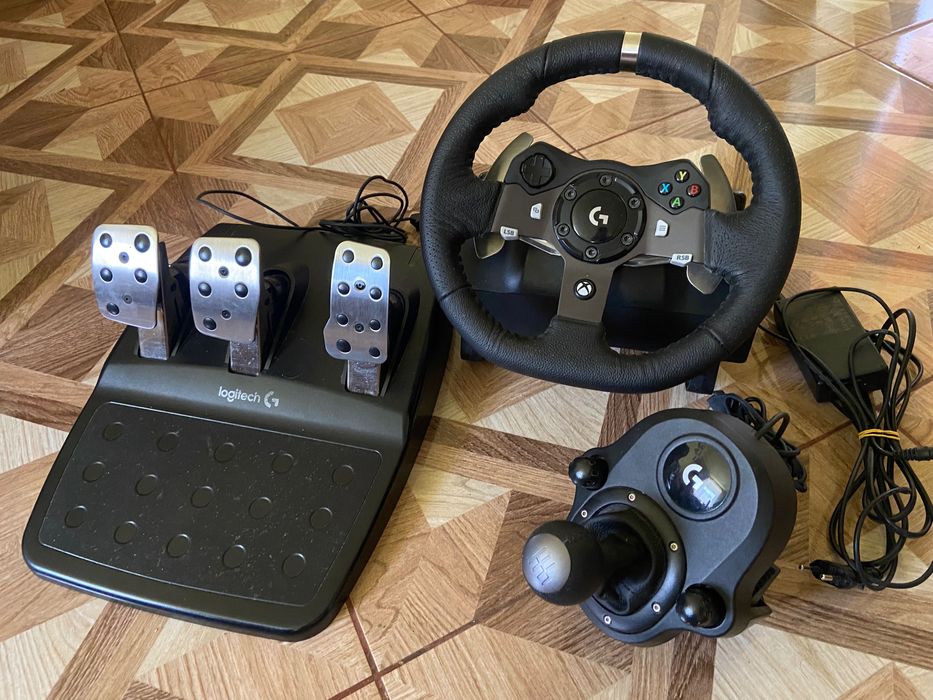 Volan Logitech G920 cu Schimbător și Pedale