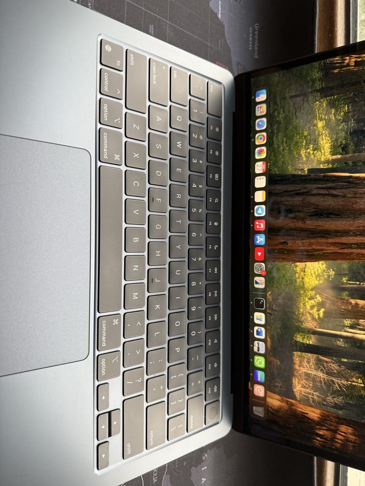 Macbook air 2022 13 inch yengide ishlamagan deyarli