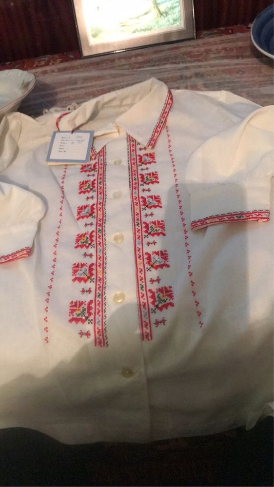 Продавам битова дамска риза , неупотребявана , размер 46
