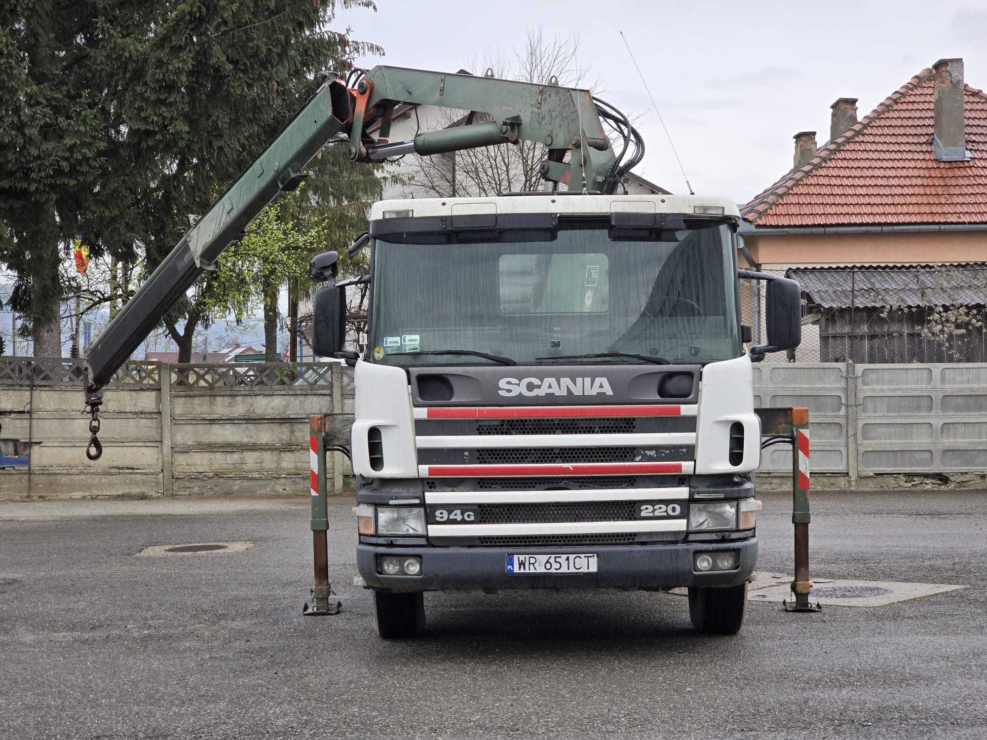 Camion SCANIA basculanta pe trei parti cu macara