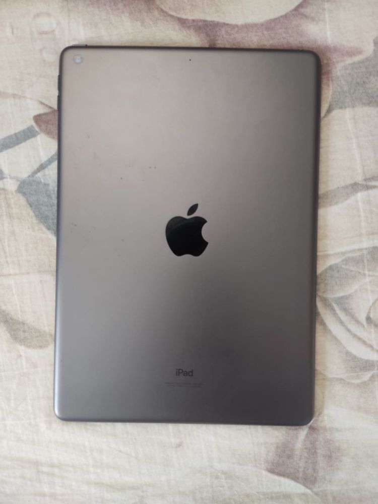 iPad 2019 в идеальном состоянии