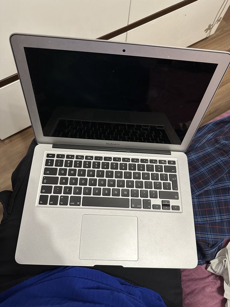 Vand laptop MacBook Air