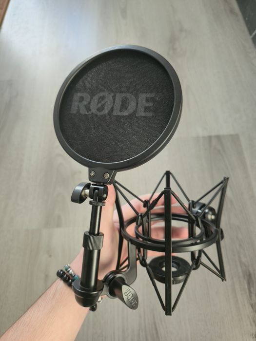 RODE SM6 Shock Mount cu Pop Filter