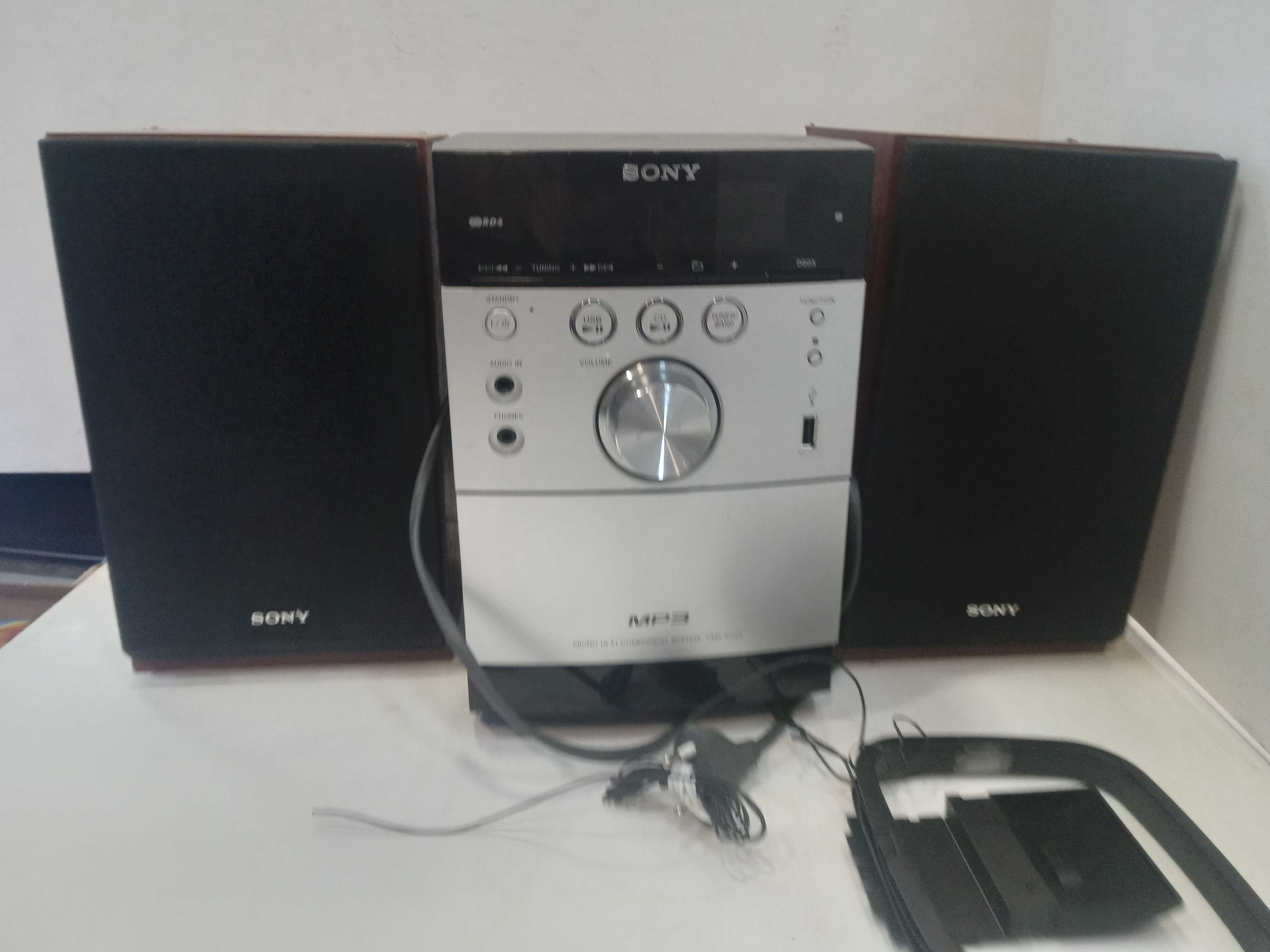 Радио/cd  Sony страхотин звук 75 лв.