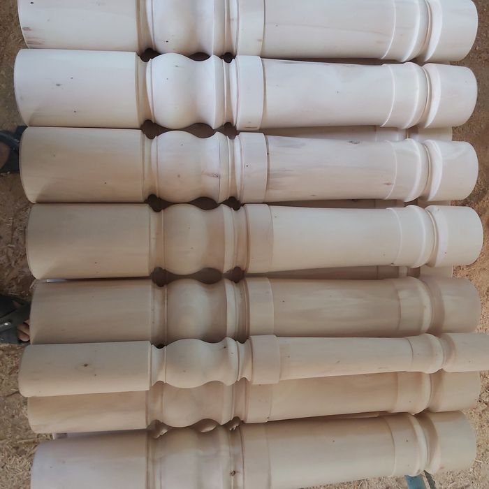 Оек, oyoq stol va xontaxtaga. Veshilka