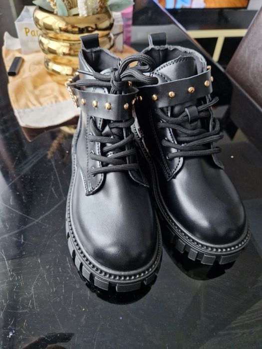 Ghete noi cu etichetă